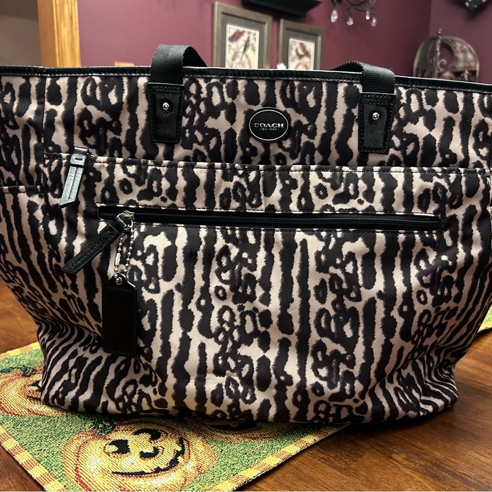 Authentic Coach (Multipurpose) Tote - image 1
